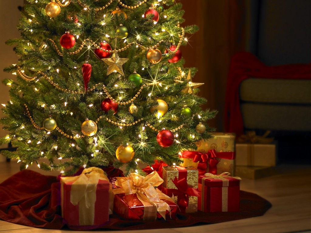 christmas-tree-xmas-balls-decoration-photo